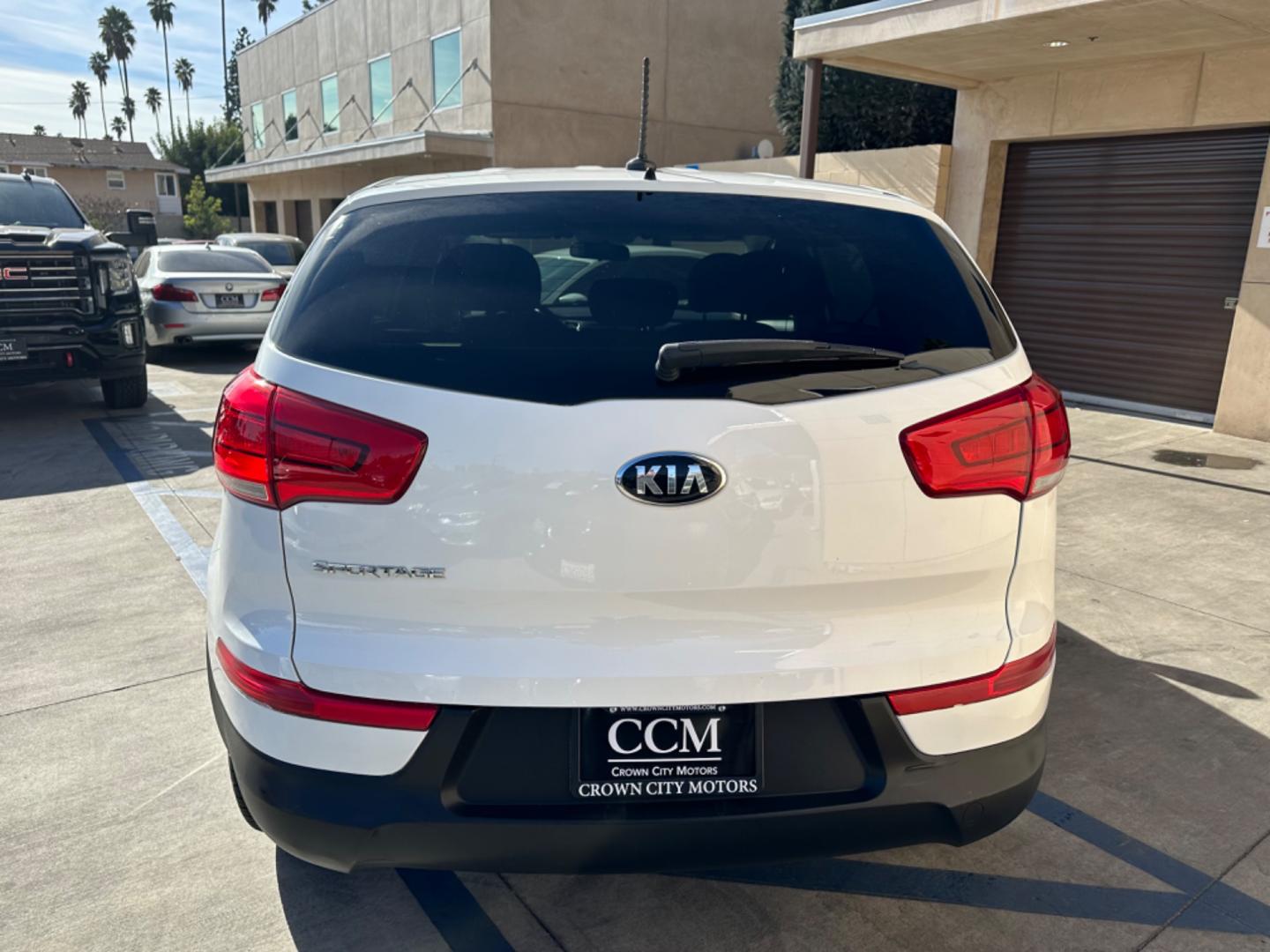 2015 WHITE /Black Kia Sportage (KNDPB3AC5F7) , located at 30 S. Berkeley Avenue, Pasadena, CA, 91107, (626) 248-7567, 34.145447, -118.109398 - rown City Motors is a used “Buy Here Pay Here” car dealer in Pasadena CA. “Buy Here Pay Here” financing, means that when you purchase your vehicle from our dealership, that you make the payments to the dealership as well. We do not need the banks approval to get you approved for a used auto - Photo#4